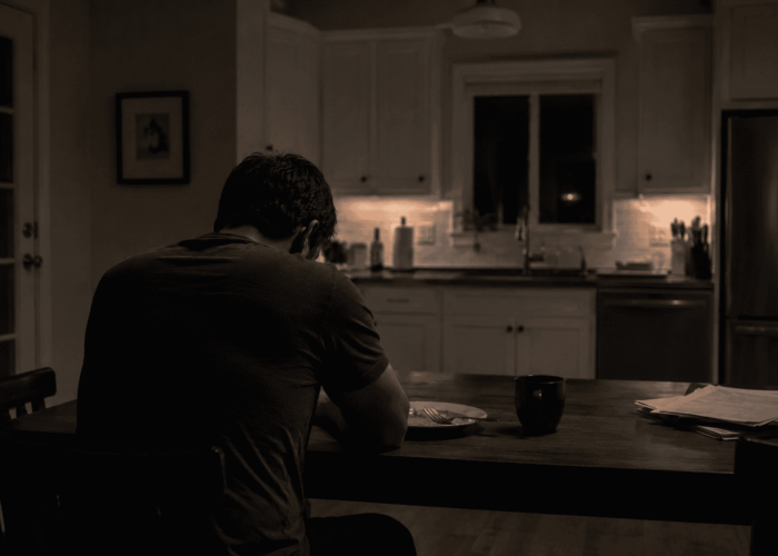 Signs of cocaine addiction in adults including isolation, withdrawal, and changes in daily behavior